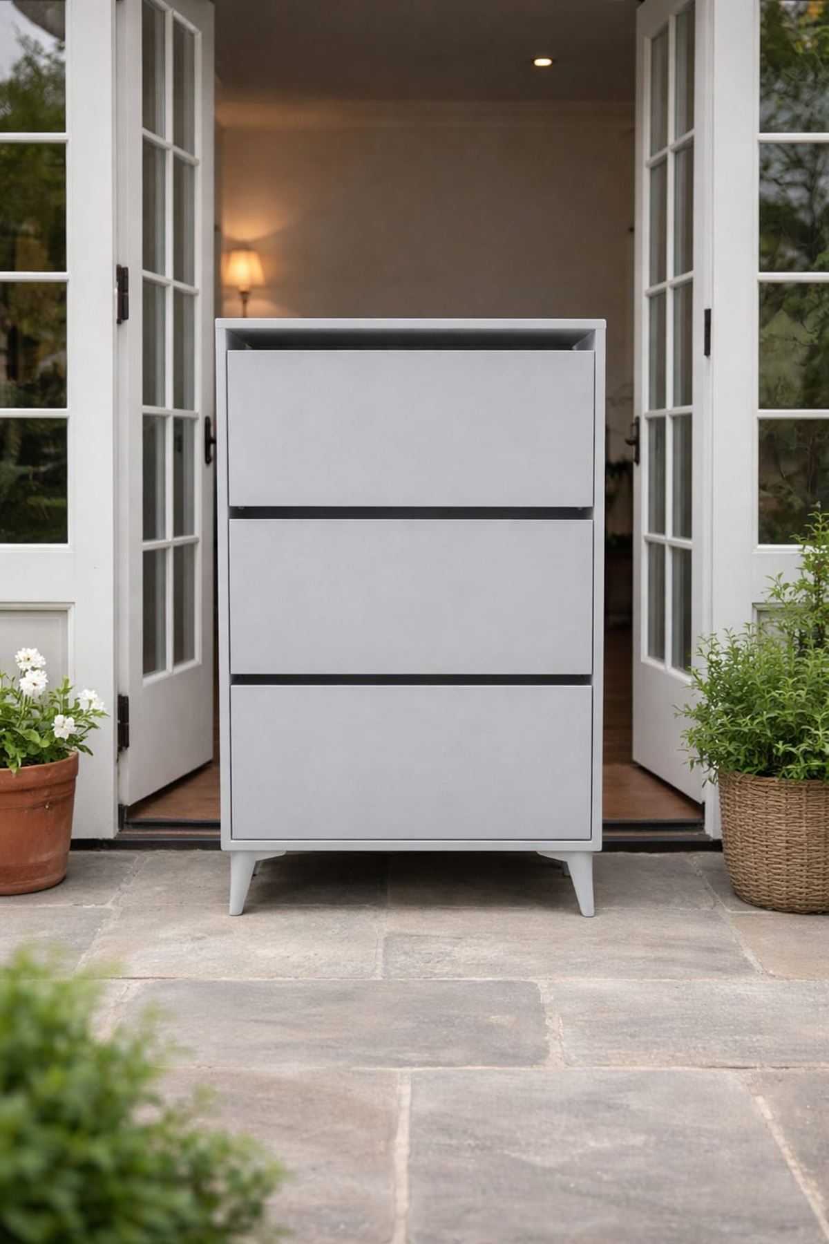 Ayaklı Beyaz Ayakkabılık