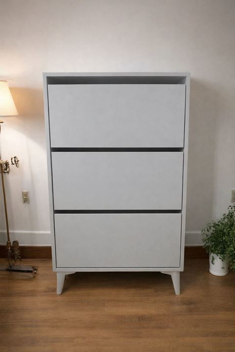 Ayaklı Beyaz Ayakkabılık